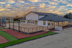 Exterior - Luxurious Sailer Ranch Resort in North Dallas w/ Sports Area & Games (Gainesville)