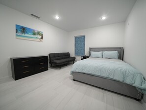 6 bedrooms, iron/ironing board, WiFi, bed sheets