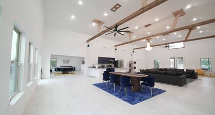Luxurious Sailer Ranch Resort in North Dallas w/ Sports Area & Games