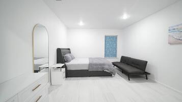 Iron/ironing board, WiFi, bed sheets