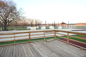 Property grounds - Luxurious Sailer Ranch Resort in North Dallas w/ Sports Area & Games (Gainesville)
