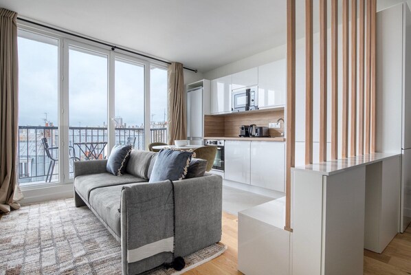 TV, stereo - Blueground | Champs Elysées, nr attractions (Paris)