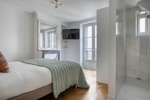 2 habitaciones, tabla de planchar con plancha, wifi y ropa de cama 