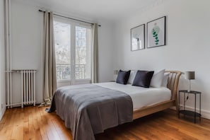 1 bedroom, iron/ironing board, WiFi, bed sheets - Blueground | Commerce, near offices & shopping (Paris)
