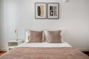 2 chambres, fer et planche à repasser, Wi-Fi, draps fournis