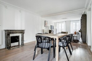 Dining - Blueground | Batignolles, nr dining & stores (Paris)