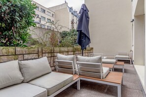 Terrace/patio - Blueground | Batignolles, nr shopping & dining (Paris)