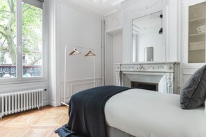 3 bedrooms, iron/ironing board, WiFi, bed sheets - Blueground | Jardin du Luxembourg, walk to gardens (Paris)