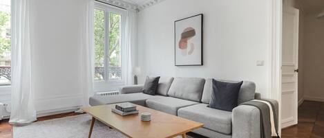 Télévision, chaîne hi-fi