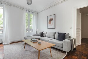 Fernseher, Stereoanlage