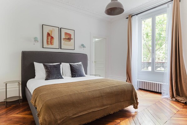 3 bedrooms, iron/ironing board, WiFi, bed sheets - Blueground | Jardin du Luxembourg, walk to gardens (Paris)