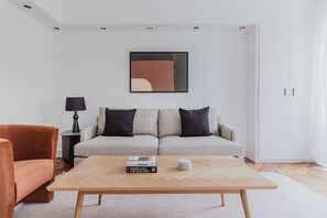 TV, stereo - Blueground | Jardin du Luxembourg, walk to gardens (Paris)