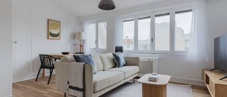 Télévision, chaîne hi-fi