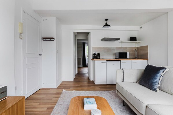 Fernseher, Stereoanlage