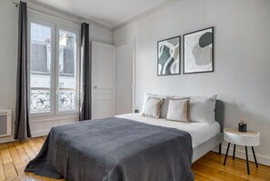 3 bedrooms, iron/ironing board, WiFi, bed sheets - Blueground | Champ de Mars, walk to Eiffel Tower (Paris)