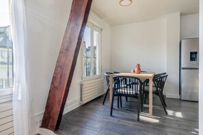 Dining - Blueground | Quartier Latin, near gardens (Paris)