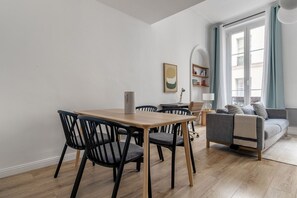Dining - Blueground | Sentier-Montorgueil, near shopping (Paris)