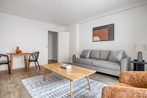 Télévision, chaîne hi-fi