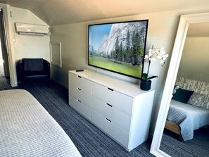 4 bedrooms, iron/ironing board, travel cot, WiFi - Family Friendly Home Central to Black Hills Fooseball Ping Pong Books Toys Books (Rapid City)