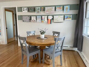 Dining - Family Friendly Home Central to Black Hills Fooseball Ping Pong Books Toys Books (Rapid City)