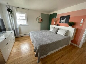 4 bedrooms, iron/ironing board, travel cot, WiFi - Family Friendly Home Central to Black Hills Fooseball Ping Pong Books Toys Books (Rapid City)