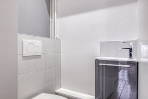 Hair dryer, towels