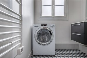 Interior - Blueground | Miromesnil, near restaurants & shops (Paris)