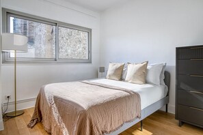 3 quartos, ferros/tábuas de passar roupa, Wi-Fi, roupa de cama