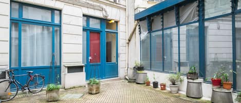 تفاصيل الفندق من الخارج