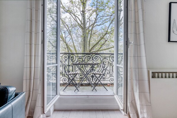 Interior - Blueground | Pigalle, nr restaurants & boutiques (Paris)