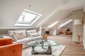 Fernseher, Stereoanlage