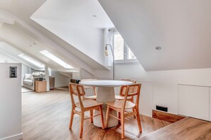 Dining - Blueground | Le Marais - Republique, nr food (Paris)