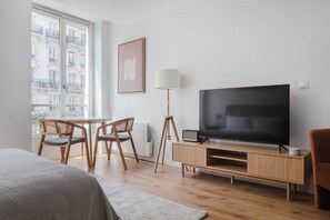 1 habitación, tabla de planchar con plancha, wifi y ropa de cama 