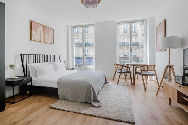 Fer et planche à repasser, Wi-Fi, literie fournie