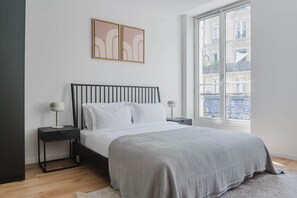 1 habitación, tabla de planchar con plancha, wifi y ropa de cama 