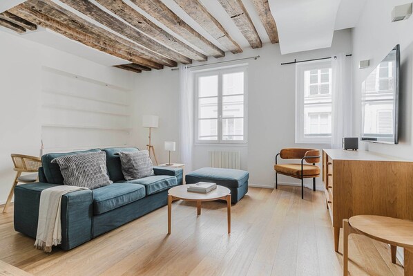 Télévision, chaîne hi-fi