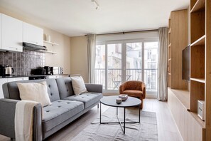 TV, stereo - Blueground | Arc de Triomphe, nr Champs Elysées (Paris)