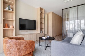 TV, stereo - Blueground | Arc de Triomphe, nr Champs Elysées (Paris)