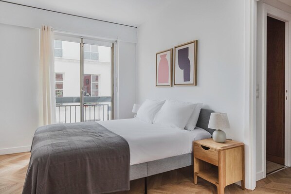 1 habitación, tabla de planchar con plancha, wifi y ropa de cama 