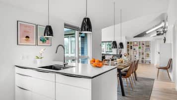 Réfrigérateur, micro-ondes, four, lave-vaisselle