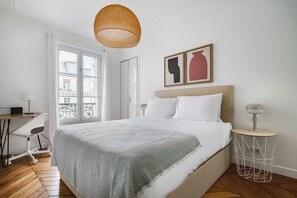 1 bedroom, iron/ironing board, WiFi, bed sheets - Blueground | Notre-Dame-des-Champs, furnished (Paris)