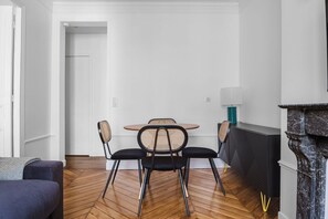 Dining - Blueground | Notre-Dame-des-Champs, furnished (Paris)