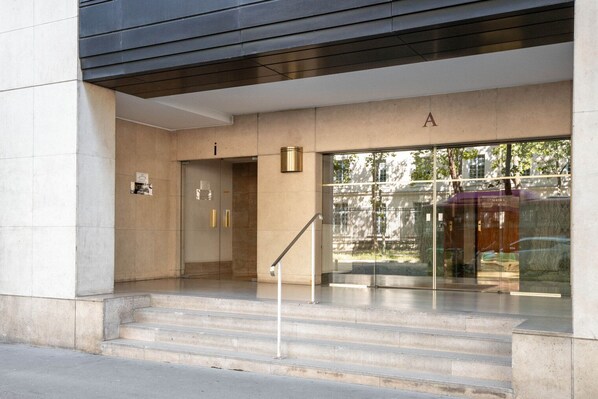 Exterior detail - Blueground | Champ de Mars, furnished & equipped (Paris)