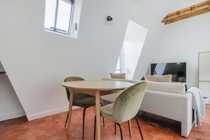 Dining - Blueground | Le Marais - Saint-Paul, furnished (Paris)