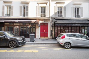 Exterior - Blueground | Monceau, near food & park (Paris)