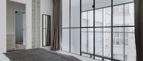 2 多间卧室、熨斗/熨衣板、WiFi、床单