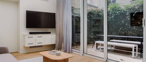 Fernseher, Stereoanlage