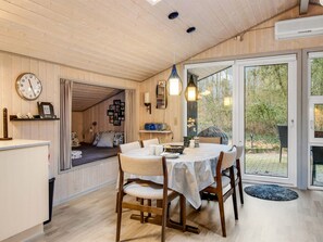 2 bedrooms, Internet