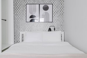 1 bedroom, iron/ironing board, WiFi, bed sheets - Blueground | Ternes, furnished + kitchen (Paris)