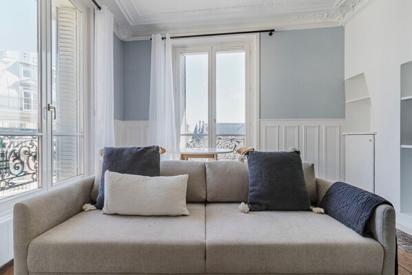 TV, stereo - Blueground | Le Marais - Saint-Paul, furnished (Paris)